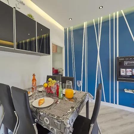 Unique Cozy Scenic Penthouse Apartmán *